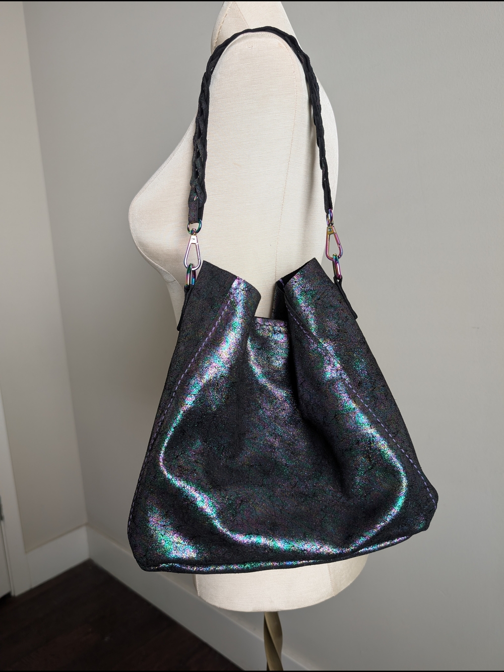 Rare Unique Iridescent Black Pink Green Butterfly Bucket Tote with Braided Strap - Picture 3 of 12